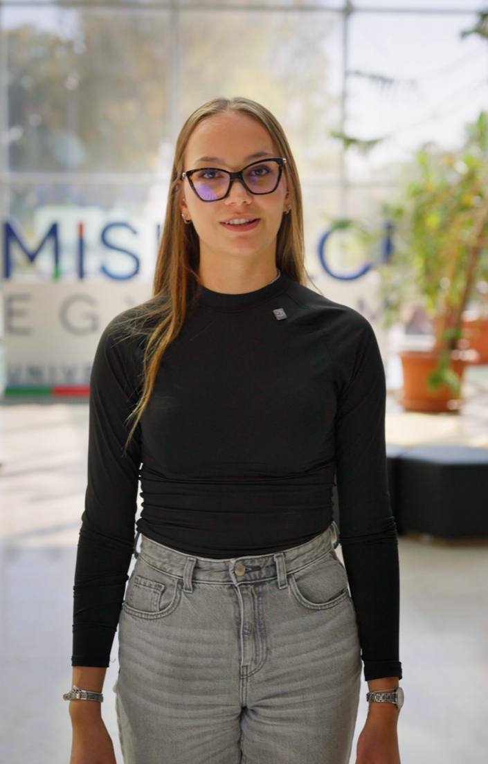Kismartoni Eszter
